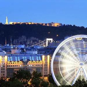 Kempinski Corvinus Hotel