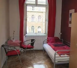 Ace Apartments & Hostel Budapeste Hotel